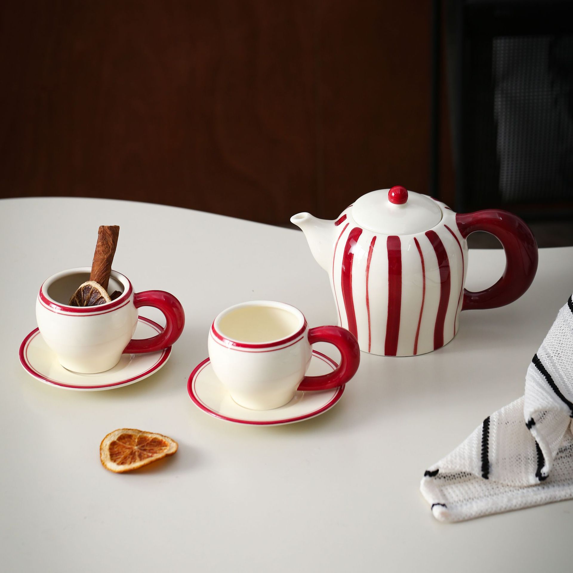 Coffee Tea Gift Set - ชุดถ้วยกาแฟเซรามิกวินเทจพร้อมจานรองและกาน้ำชา ชุดถ้วยชา อุปกรณ์เสริมสำหรับกาแฟ เครื่องใช้ในครัว ของตกแต่งบ้าน ของขวัญ